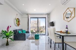 Stylish 2BDR with Balcony, Even Israel #50 Condo in Jerusalem