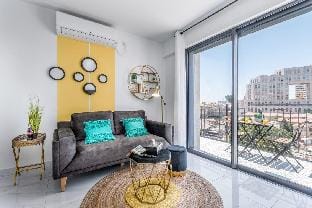 Gorgeous 2BDR in City Center, View & Balcony- #53 Condo in Jerusalem