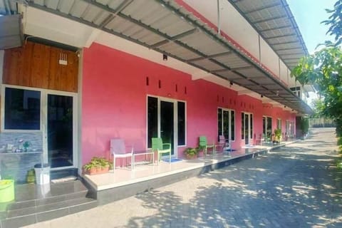 Griya Mulya near Alun Alun Batu Mitra RedDoorz Vacation rental in Batu