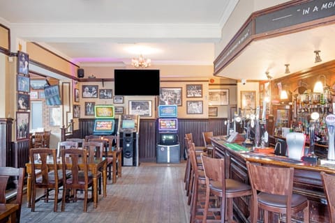 OYO The Green Man Pub and Hotel Vacation rental in Wembley