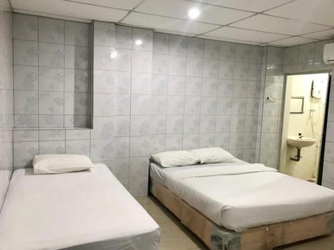 Sunshine Hotel Vacation rental in Perak Tengah District