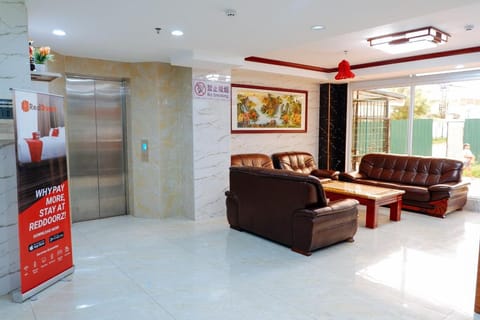 RedDoorz Plus near Camella La Brisa Lapulapu Vacation rental in Lapu-Lapu City