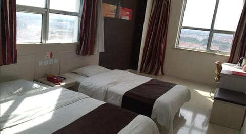 Thank Inn Hotel Shandong Qingdao Laixi North Railway Station Yuehu Park Nanjing Road Vacation rental in Qingdao