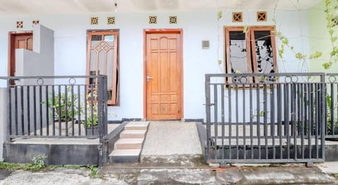 Puspa Sari Villa and Homestay Vacation rental in Batu