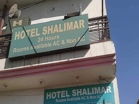 OYO 65451 Shalimar Vacation rental in Chandigarh