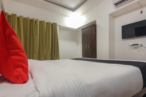 OYO Flagship 62160 Ms Hospitality Hotel in Pune