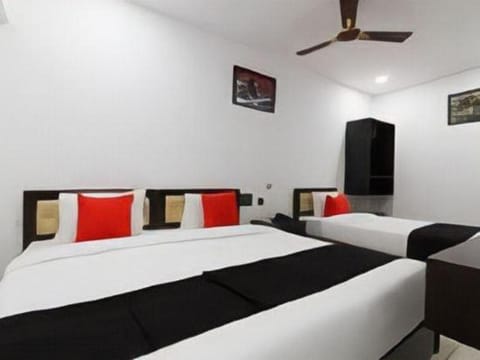 Capital O 63727 Mythri Hotel Vacation rental in Secunderabad