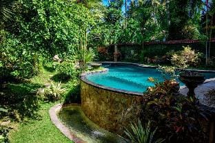 4 BR Villa with Pool & Garden View - Breakfast Chalet in Buleleng