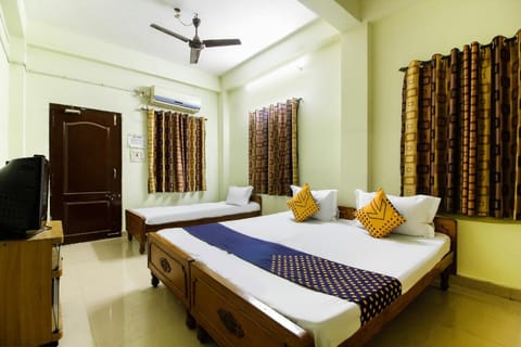 SPOT ON 9 Star Guest House Near konadpur RTO Vacation rental in Hyderabad