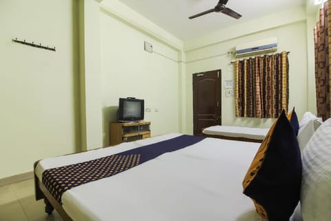 SPOT ON 9 Star Guest House Near Shilparamam Hotel in Hyderabad
