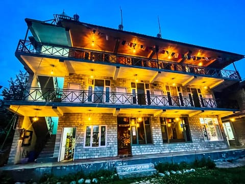 The Deephill Vivid Bed and Breakfast in Manali
