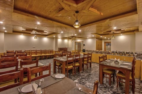 Montana Blues Resort Hotel in Manali