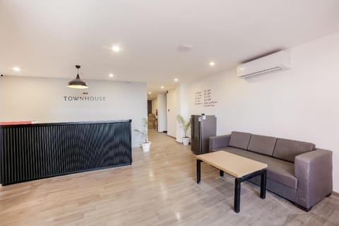 OYO Townhouse 213 Artemis Hospital Vacation rental in Gurugram