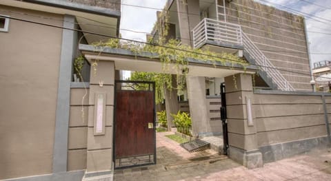 RedDoorz near Exit Toll Nusa Dua Vacation rental in Kuta Selatan