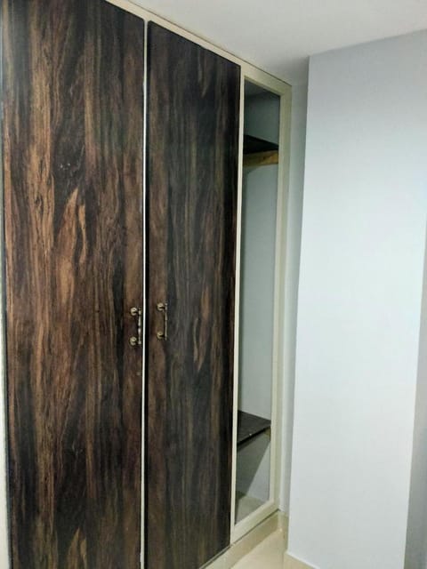 Spotless 2 Bedroom Apartment w/ Elevator Islamabad Condo in Islamabad