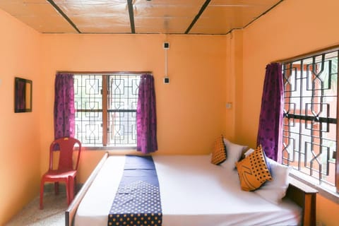 SPOT ON Biswabani Guest House Near Kavi Nazrul Metro Station Hotel in Kolkata