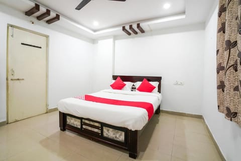 OYO Sa Thirumala Residency Near Himayatnagar Central Hotel in Hyderabad