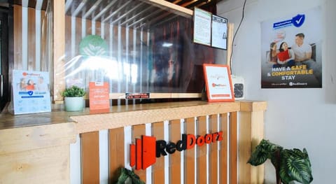 RedDoorz near OWWA Pasay Vacation rental in Pasay