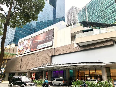 ONE UPTOWN RESIDENCE in BGC! Modern Luxury w/ VIEW Condominio in Makati