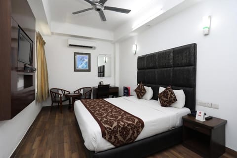 OYO 9269 Hotel The Cameron Vacation rental in Noida