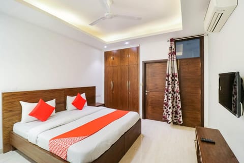 OYO Premium Villa Near Lotus Temple Hotel in New Delhi