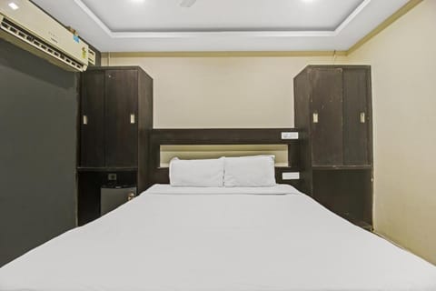 OYO Townhouse 693 Mansion Suites Hotel in Hyderabad