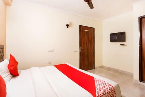 OYO Kartik House Near Delhi Airport Hotel in New Delhi