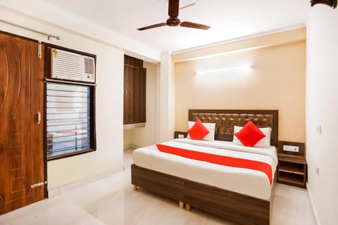 OYO Kartik House Near Delhi Airport Hotel in New Delhi