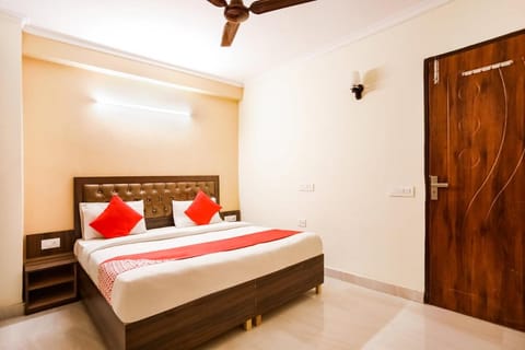 OYO Kartik House Near Delhi Airport Hotel in New Delhi