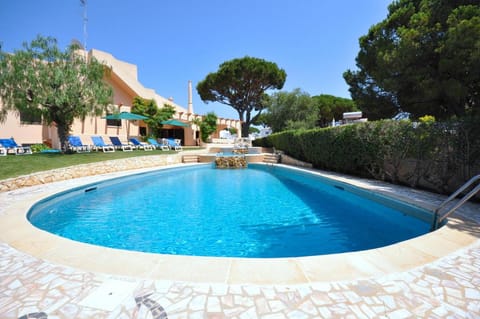 Set in good sized, mature gardens which afford a very good degree of privacy and Vacation rental in Quarteira