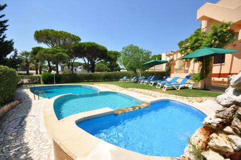 Set in good sized, mature gardens which afford a very good degree of privacy and Vacation rental in Quarteira