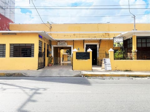 OYO Posada Espinosa, Mérida, Parque de Santa Ana Hotel in Merida