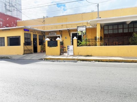 OYO Posada Espinosa, Mérida, Parque de Santa Ana Hotel in Merida