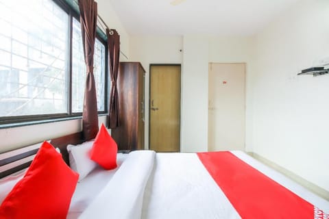 OYO Royal Orbit Blue Vacation rental in Pune