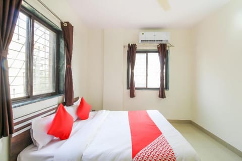 OYO Royal Orbit Blue Vacation rental in Pune