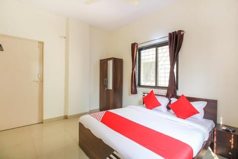 OYO Royal Orbit Blue Vacation rental in Pune