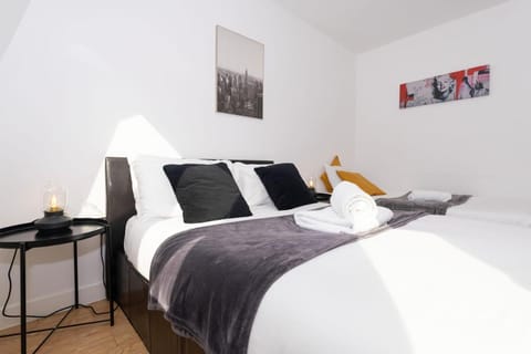 Central London Old Street Flats by DC London Rooms Vacation rental in London Borough of Islington