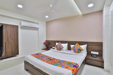 Hotel Nice RAILWAY STATION Vacation rental in Vadodara