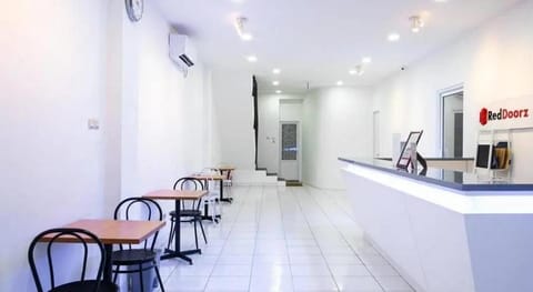 RedDoorz Hostel near Taman Puring Vacation rental in South Jakarta City