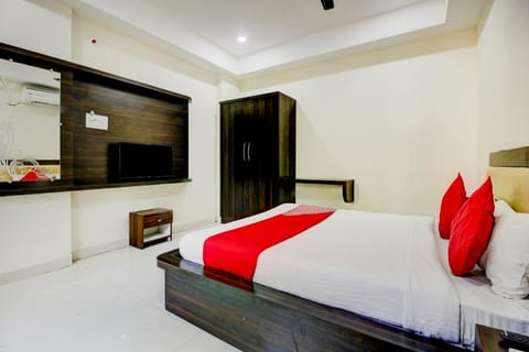 OYO Dream Suites Hotel in Hyderabad