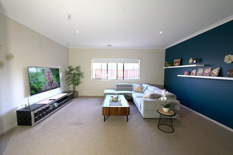 6 Bedrooms, 9 Beds Big House for Big Group Alojamento de férias in Pakenham