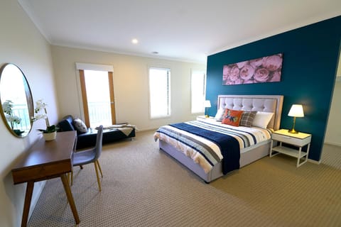6 Bedrooms, 9 Beds Big House for Big Group Urlaubsunterkunft in Pakenham