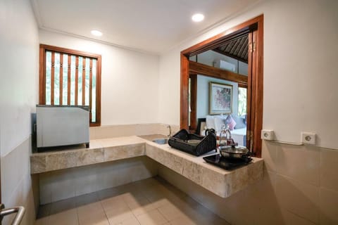 Cozy Deluxe Room with Pool View W/Share Pool #Z2 Condo in Ubud
