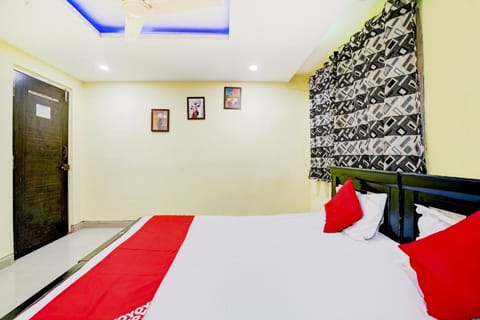 OYO Imperial Guest House near Hyderabad Central Hotel in Hyderabad