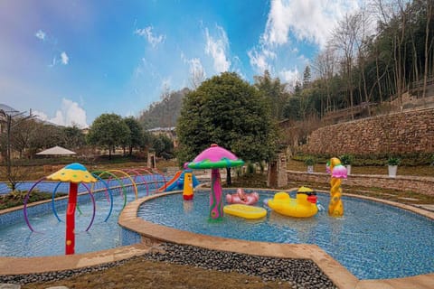 Howard Johnson Huashuiwan Hot Springs Resort Chengdu Hôtel in Chengdu