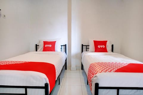 OYO 3690 Wisma Yani Syariah Hotel in Padang