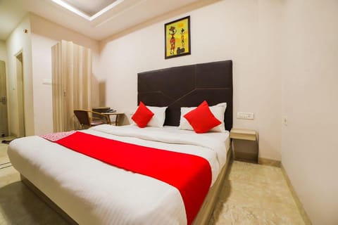 OYO Hotel Sterling Inn Near Gurudwara Shri Bangla Sahib Hotel in New Delhi