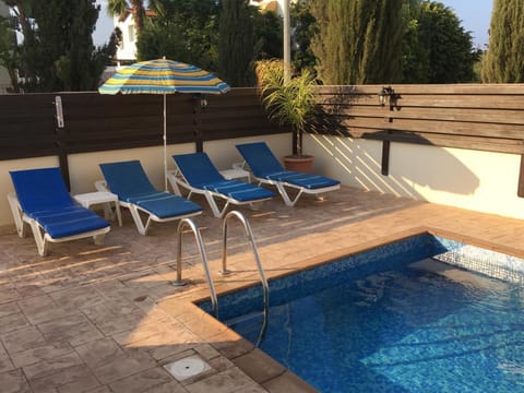 Luxury Villa Private Pool and Wifi Perfect location for a holiday Vacation rental in Paralimni