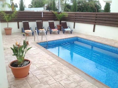 Luxury Villa Private Pool and Wifi Perfect location for a holiday Vacation rental in Paralimni