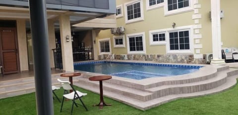 Fokuzzy Lodge Vacation rental in Accra